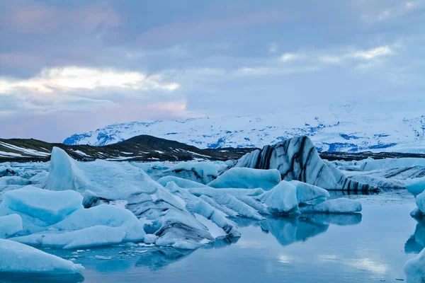 Buzdağları Jokulsarlon buzul lagün, İzlanda — Stok fotoğraf