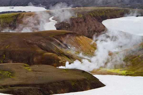 아이슬란드 산 풍경입니다. 핫 스프링스와 Landmannalaugar geotermal 지역에 있는 화산 산. 중 고 가신의 부분 — 스톡 사진