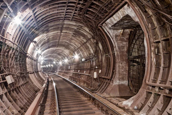 Tunel metra dla pociągów miejskich — Zdjęcie stockowe