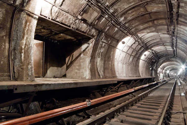 Metró alagút nagyvárosi vonatokhoz — Stock Fotó