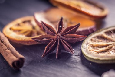 Bulanık makro anason ve kuru turuncu