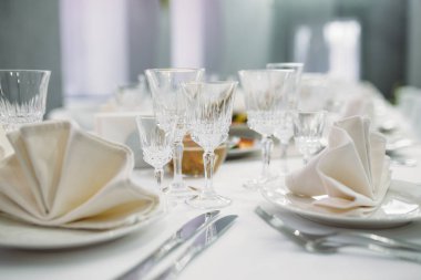 Lüks yemek bir tablo vintage krem dantel ile ta görücü usulü ayarlama