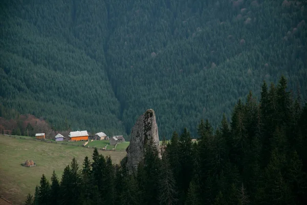 Petites Maisons Dans Les Montagnes — Photo