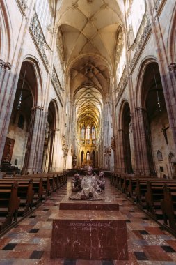 Prag 'daki kilise, arka plan metni