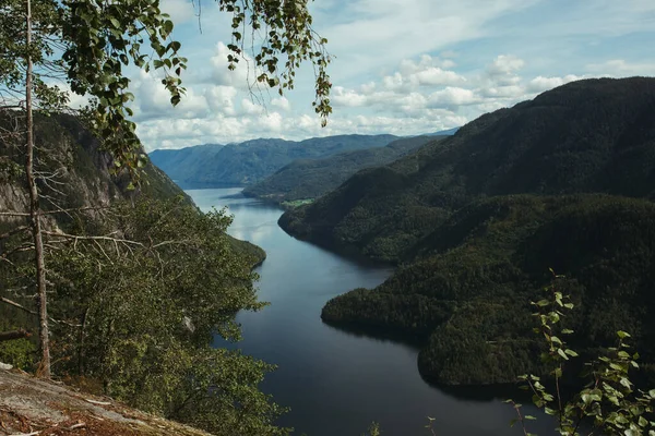 Uitzicht Een Grote Bergrivier Het Noorden Tegen Achtergrond Van Bergen — Stockfoto