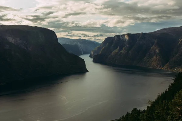 Hory Norsku Večerních Hodinách Pozadí Řeky Oblohy Hltat — Stock fotografie