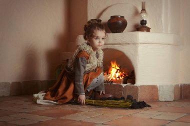 Ortaçağ resminde bir kız sobanın yanına oturur ve kömürü bir çarkın arka planına süpürür.