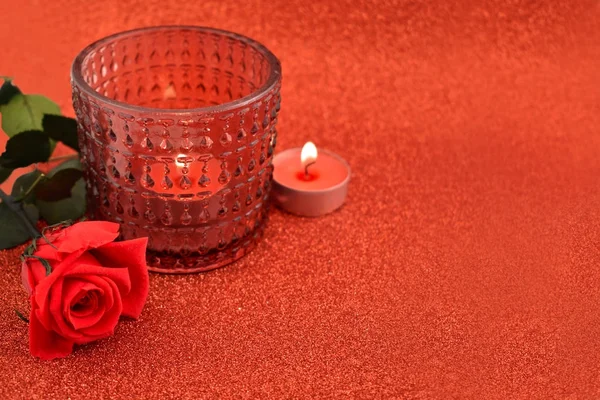 Imágenes Fondo Romántico Rojo Rosa Roja Con Vela Sobre Fondo —  Fotos de Stock
