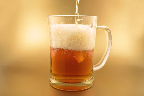 Glas Met Bier Stock Afbeeldingen Glas Met Bier Een Gouden — Stockfoto