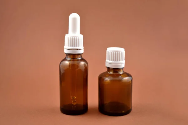 Dos Frascos Marrones Con Imágenes Botella Cosmética Vacía Viales Sobre — Foto de Stock
