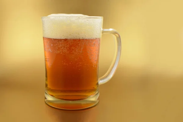 Bierglas Met Handvat Stock Afbeeldingen Glas Met Bier Een Gouden — Stockfoto