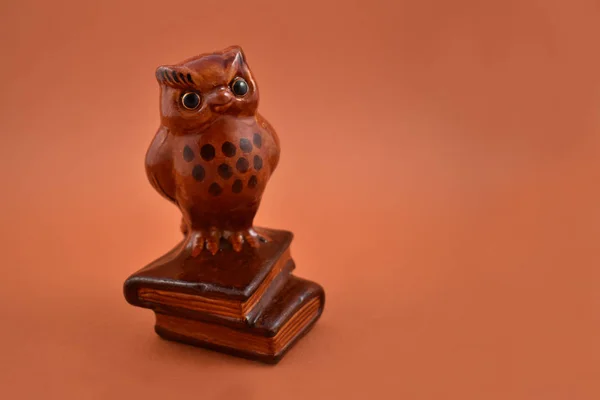 Wise Owl Figurine Stock Images Owl Figurine Brown Background Brown — Stock Photo, Image