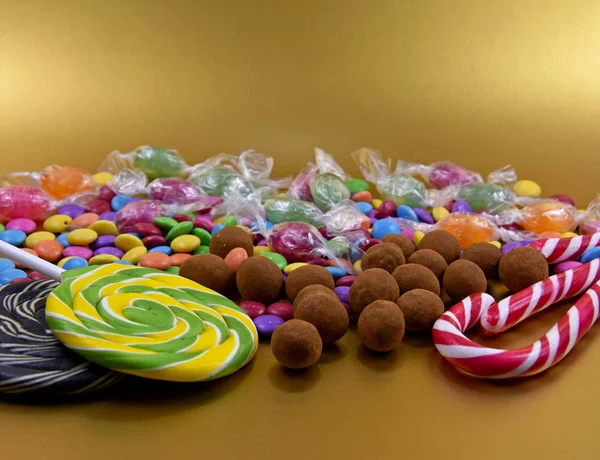 Színes Cukorka Arany Háttér Stock Képek Sweets Arany Háttérrel Cukorkák — Stock Fotó