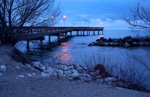 Holzsteg Abendlandschaft Archivbilder Schöne Aussicht Auf Einen See Der Dämmerung — Stockfoto