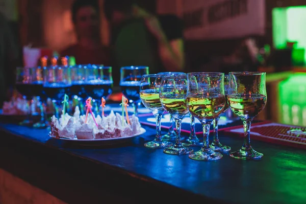 Şarap ve meze parti gece kulübü