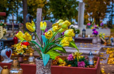 Graves Katolik Mezarlığı üzerinde. Tüm azizler günü / tüm toplantı salonu / 1 Kasım.