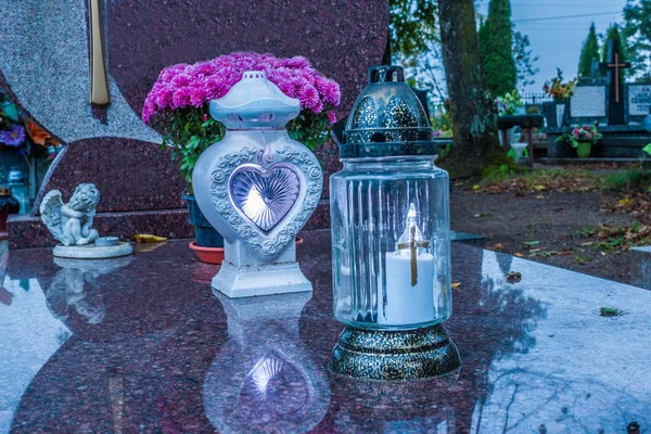 Graves op katholieke begraafplaats. All Saints Day / All Hallows / 1 November. — Stockfoto