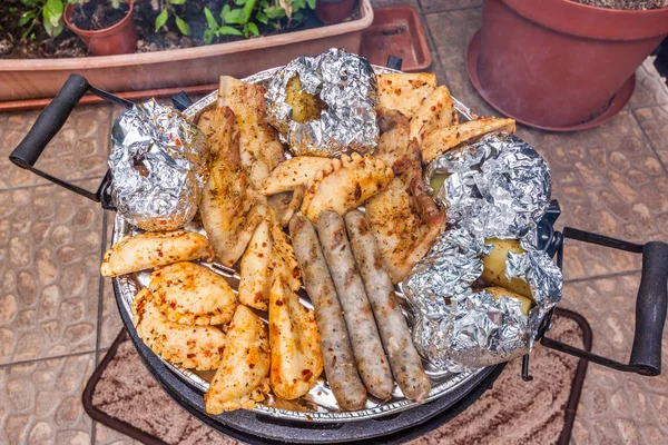 Sulu bir Barbekü dış sahip — Stok fotoğraf