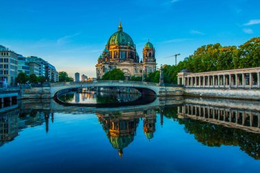 Tarihi Berlin Katedrali (Berliner Dom), gündoğumu, Berlin güzel görünümü