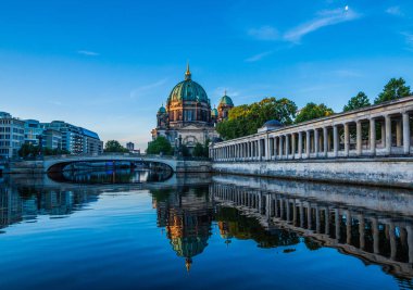 Tarihi Berlin Katedrali (Berliner Dom), gündoğumu, Berlin güzel görünümü