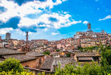 Siena, Toskana bölgesindeki güzel bir ortaçağ kenti toplayan