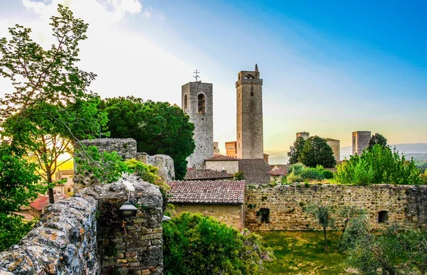 Uitzicht op San Gimignano - middeleeuwse stad van Toscana — Stockfoto