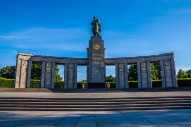 Sovyet savaş anıtı (Tiergarten).