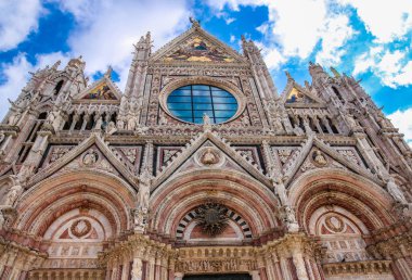 Siena Siena Katedrali'nin Santa Maria Assunta (Duomo di Siena) görünümünü