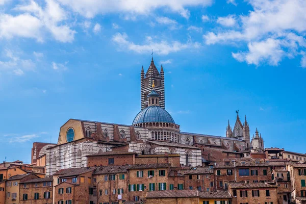 Paesaggio di Siena, una bellissima città medievale in Toscana — Foto Stock