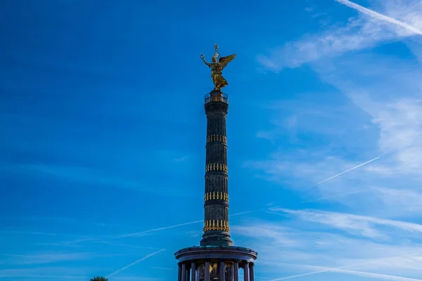 在柏林胜利纪念柱上的雕像 — 图库照片