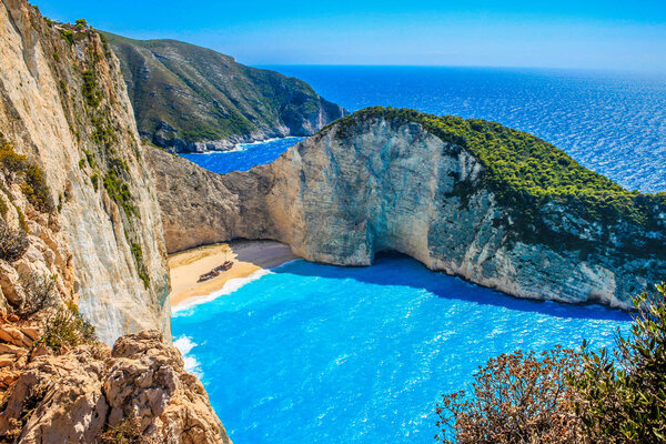 Живописный вид на пляж Навагио, остров Закинф, Греция

