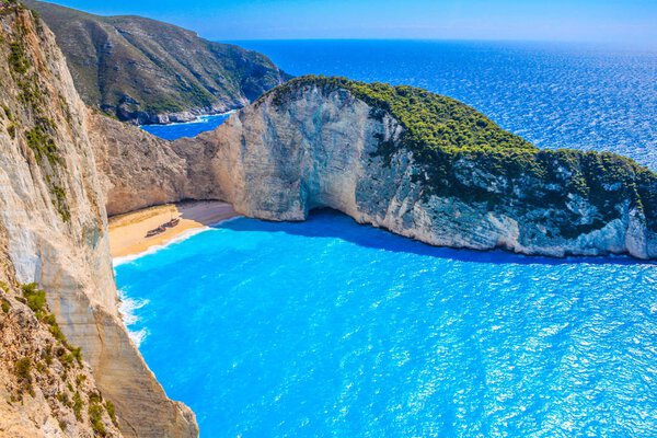 Живописный вид на пляж Навагио, остров Закинф, Греция
