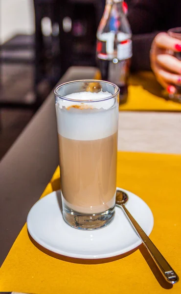 Kaffeetasse Auf Restauranttisch — Stockfoto