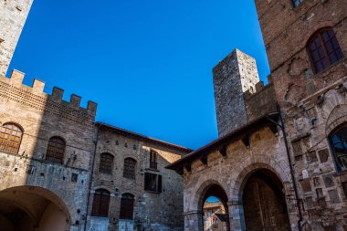 San Gimignano Köyü, Toskana, İtalya'nın mimarisi üzerinde göster
