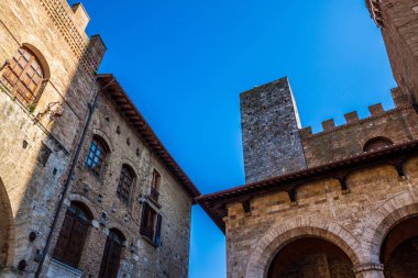 San Gimignano Köyü, Toskana, İtalya'nın mimarisi üzerinde göster