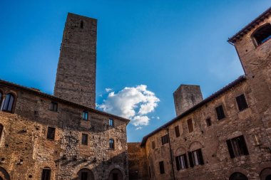 San Gimignano Köyü, Toskana, İtalya'nın mimarisi üzerinde göster