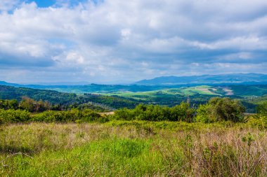 Doğal görünümü yeşil tepelerin Toskana, İtalya