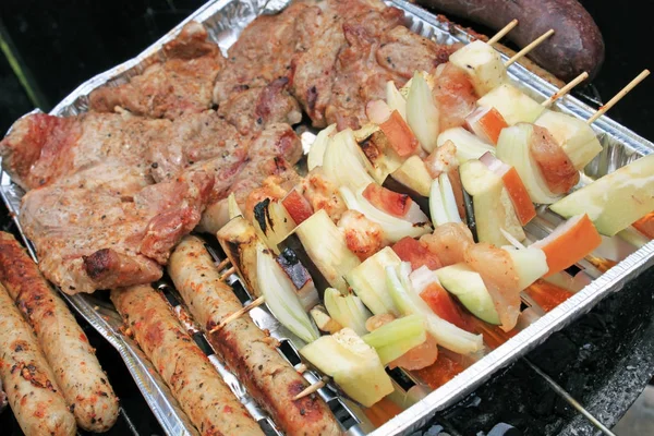 Griller Viande Les Légumes Sur Barbecue — Photo