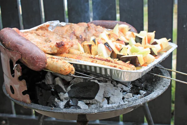 Fleisch Und Gemüse Auf Dem Grill Grillen — Stockfoto