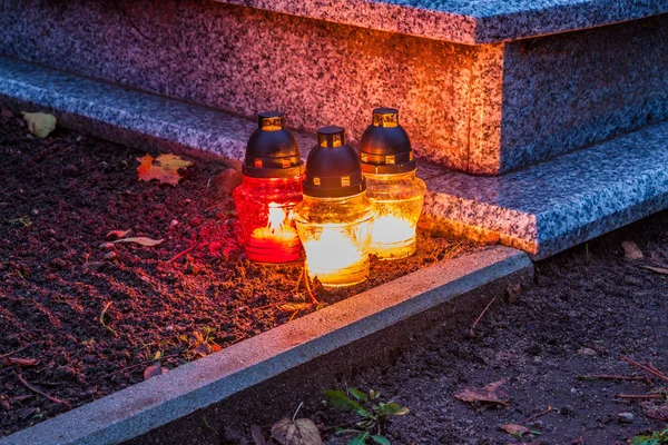 Velas Coloridas Cementerio Día Todos Los Santos Polonia —  Fotos de Stock