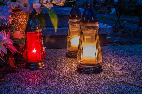 Velas Coloridas Cemitério Dia Todos Santos Polônia — Fotografia de Stock