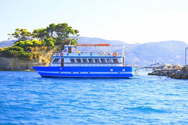 Makarska City, Dalmaçya, Hırvatistan Adriyatik Denizi'nin kristal berraklığında su turkuaz