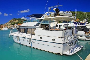 Zakynthos adası yakınındaki gemiler, Yunanistan