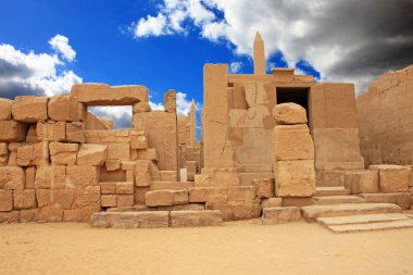 Luksor, Mısır antik Karnak Tapınağı kalıntıları görünümü