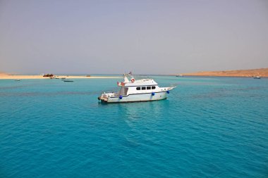 Zakynthos adası yakınındaki gemiler, Yunanistan