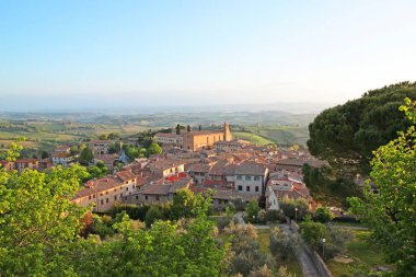 İtalya San Gimignano Ortaçağ şehrin havadan görünümü