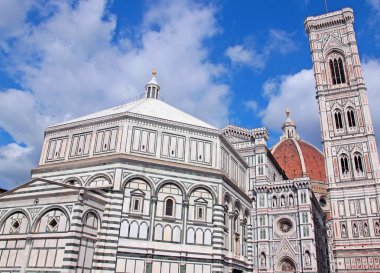 Basilica di Santa Maria del Fiore (İngilizce, Basilica of Saint Mary çiçek) Floransa, İtalya'nın ana Kilisesi olduğunu.
