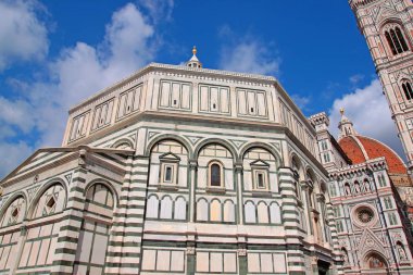 Basilica di Santa Maria del Fiore (İngilizce, Basilica of Saint Mary çiçek) Floransa, İtalya'nın ana Kilisesi olduğunu.