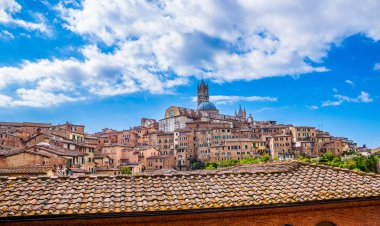 Çatılarına Ortaçağ kenti Siena Toskana, İtalya 