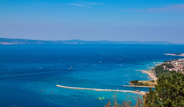 オミシュ クロアチアの町の風景です ダルマチア海岸 — ストック写真